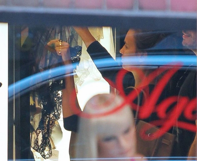 Τυχερέ Κριστιάνο: Σε sex shop συνελήφθη η Irina Shayk (photo)!