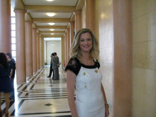 Ρ.Μακρή: Να μην ορκίσει ο Ιερώνυμος τη δικομματική