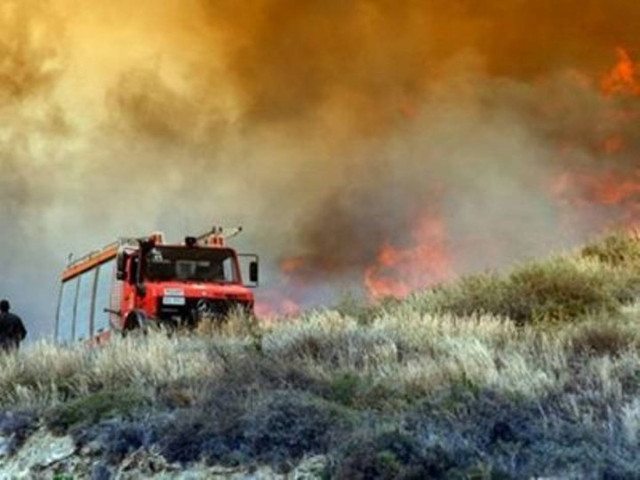 Σε εξέλιξη πυρκαγιά στη Λάρισα