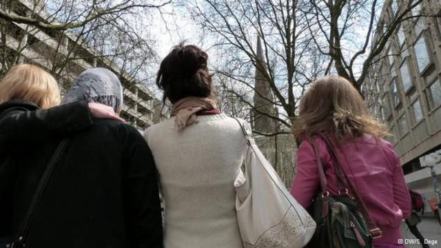 DW: Η Γερμανία χώρα προσφύγων;