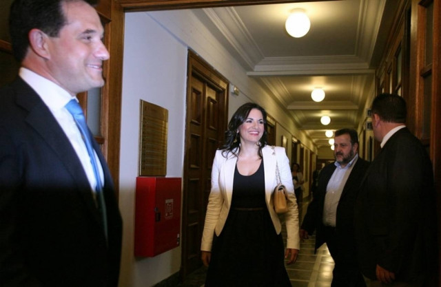 Κεφαλογιάννη σε Άδωνι: Σε περιμένω ως μάννα εξ ουρανού