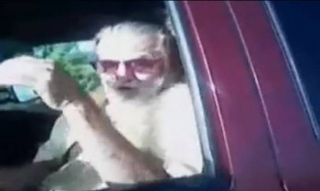 Ο τροχονόμος έπαθε ΣΟΚ όταν σταμάτησε το συγκεκριμένο οδηγό! (Video)