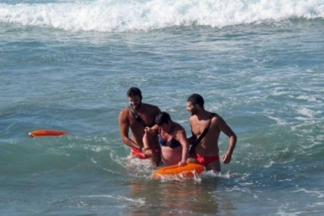 Χανιά: Έσωσαν τουρίστρια την τελευταία στιγμή (pics)