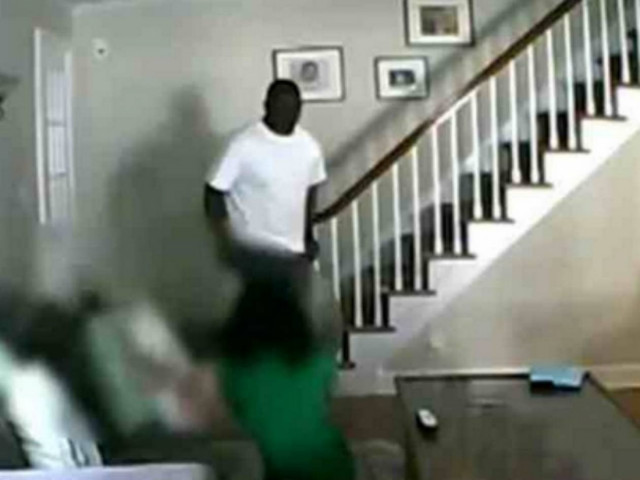 Βίντεο-ΣΟΚ: Ληστής ξυλοκοπεί μητέρα μπροστά στην 3χρονη κόρη της