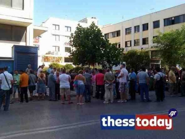 Διαμαρτυρία έξω απο τον ΟΑΕΕ Θεσσαλονίκης