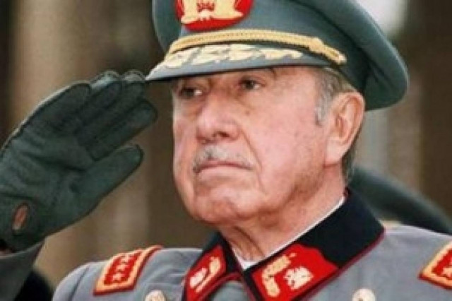 Στο φως κρυφή βιβλιοθήκη του Πινοτσέτ με 50.000 βιβλία