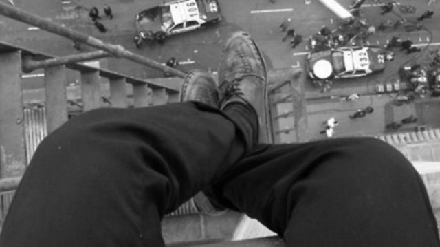 Το αλκοόλ τον ... έστειλε στο κενό!