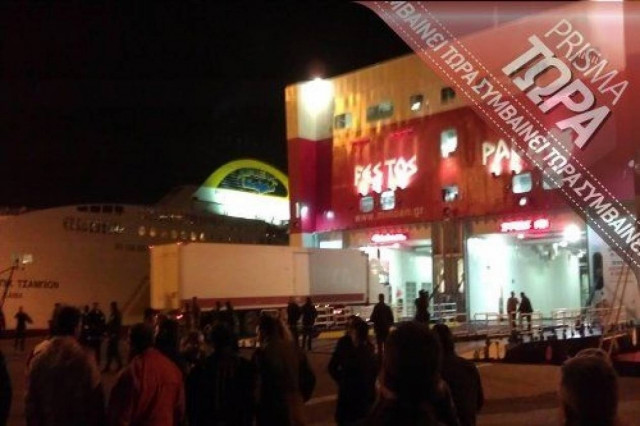 ΤΩΡΑ: Γυναίκα έπεσε στο λιμάνι του Ηρακλείου