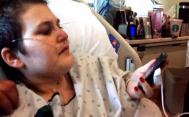 Το συγκινητικό τραγούδι της Μπέτυ Μίντλερ σε ενα ετοιμοθάνατο κορίτσι