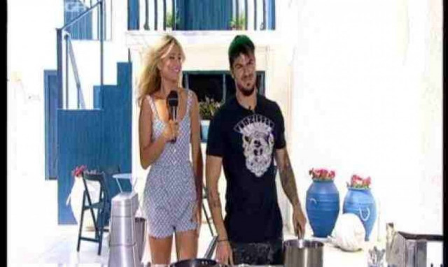 Η συγκίνηση του Άκη Πετρετζίκη on air!