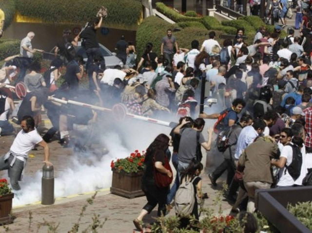 Σκληρή ανακοίνωση δημοσίων προσώπων κατά Ερντογάν