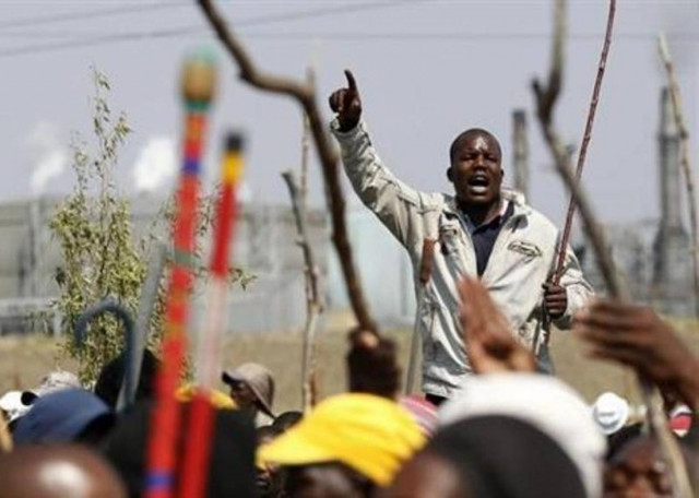 Πέταξαν χειροβομβίδες κρότου-λάμψης εναντίον διαδηλωτών