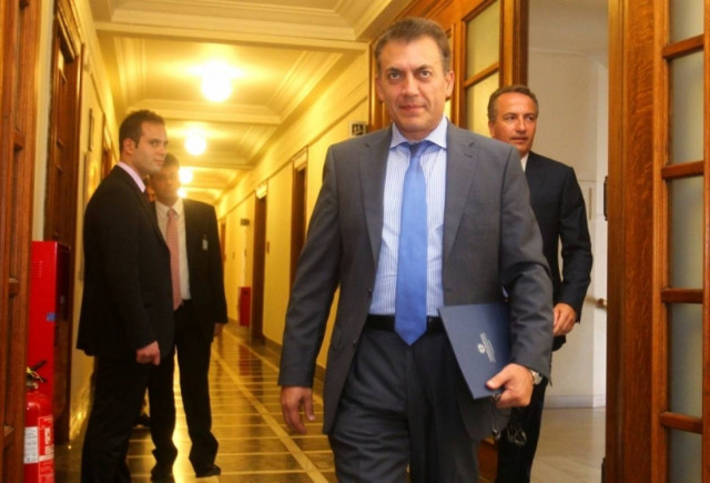 Βρούτσης: Ο κατώτατος μισθός θα παραμείνει στα 586 ευρώ