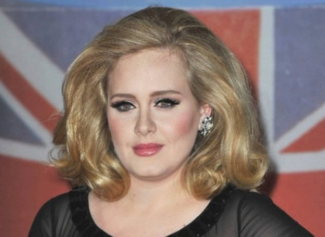 Δείτε την πρώτη φωτογραφία της Αντέλ με τον γιο της