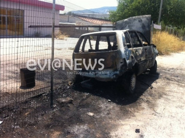 Λαμία: Οδηγός εγκλωβίστηκε στο φλεγόμενο αυτοκίνητο (pics)