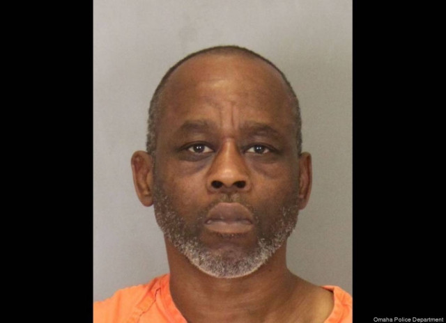 Πήγε στο τμήμα, ανέφερε έναν φόνο, κατέβασε το παντελόνι και...