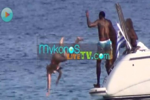 Παίκτες του ΝΒΑ «οργιάζουν» στη Μύκονο με γυμνόστηθες καλλονές (Video)