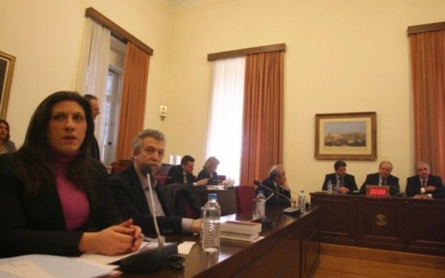 Αυλαία για τις εργασίες της προανακριτικής εν μέσω εντάσεων