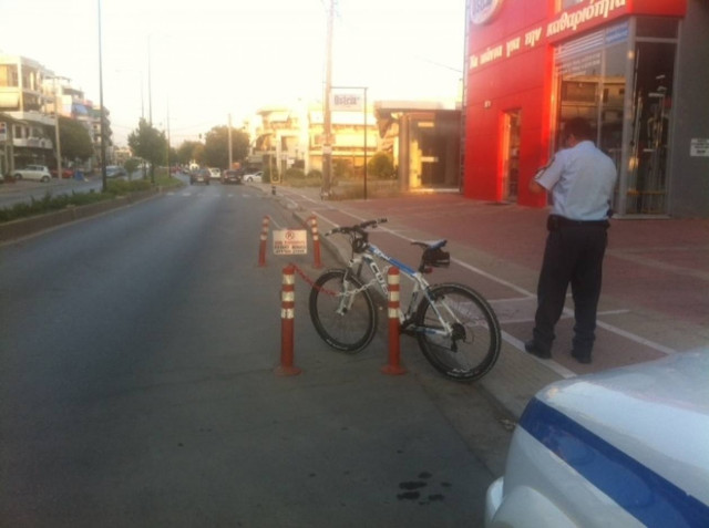 Λαμία: Οδηγός παρέσυρε ποδηλάτισσα και την εγκατέλειψε