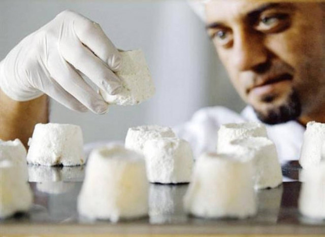 Δε θα πιστεύετε από τι φτιάχνεται το πιο ακριβό τυρί στον κόσμο