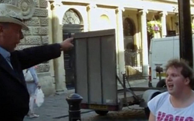 Το βίντεο που έχει προκαλέσει οργή στο διαδίκτυο!