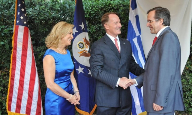 Όλη η κυβέρνηση στους κήπους της Αμερικάνικης Πρεσβείας