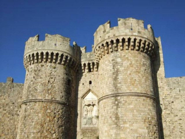 Αυξήθηκε ο τουρισμός στη Ρόδο τον Ιούνιο