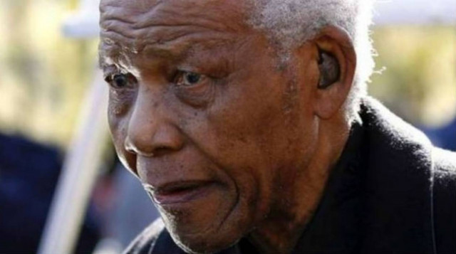 Συζύγος Μαντέλα: «Δεν υποφέρει»