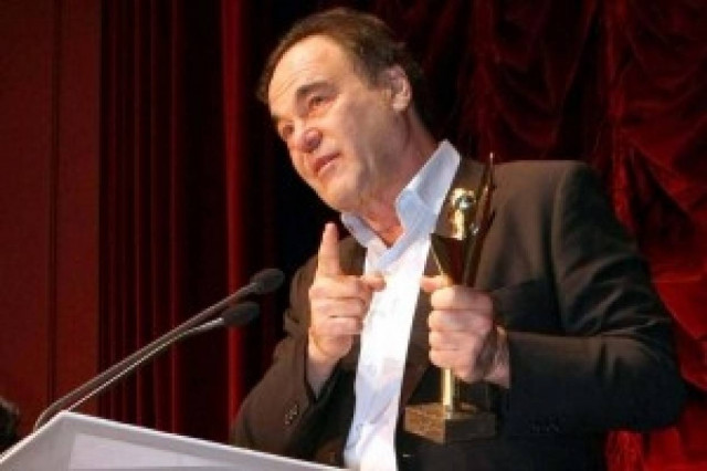 Όλιβερ Στόουν κατά Ομπάμα - «Ο Σνόουντεν είναι ήρωας»