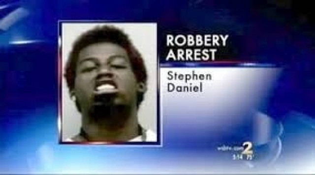 Βίντεο: Επιχείρησε να κάνει ληστεία αλλά από πίσω του ήταν...