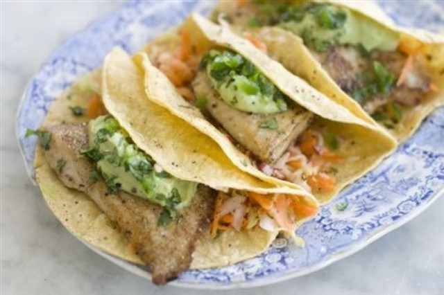 Απίστευτη τύχη: Δεν πίστευαν αυτό που βρήκαν μέσα στο φαγητό τους!