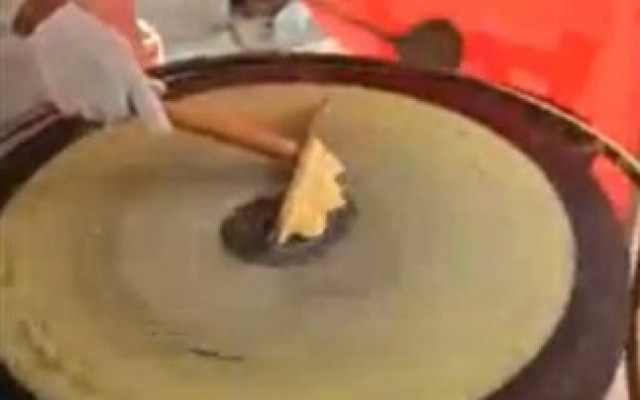 Βίντεο: Έτσι φτιάχνουν την κρέπα στην Κίνα