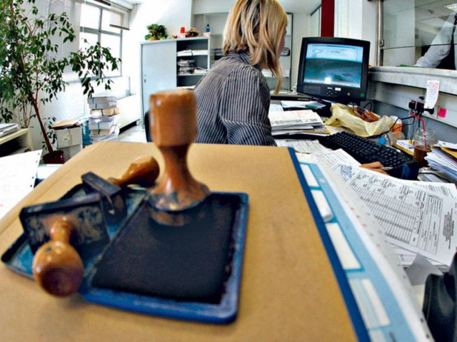 Ζήτουν ονόματα για τη διαθεσιμότητα 12.500 υπαλλήλων