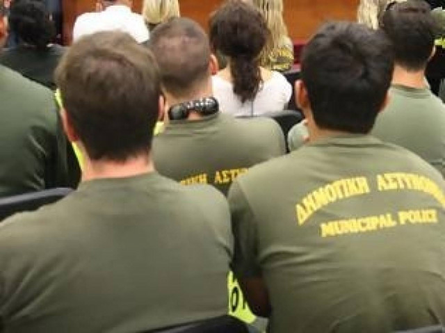 ΤΩΡΑ: Διαμαρτυρία εκπροσώπων της Δημοτικής Αστυνομίας