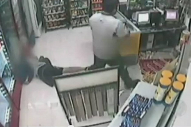 Κακοποιός έπαθε καρδιακή προσβολή την ώρα της ληστείας (vid)