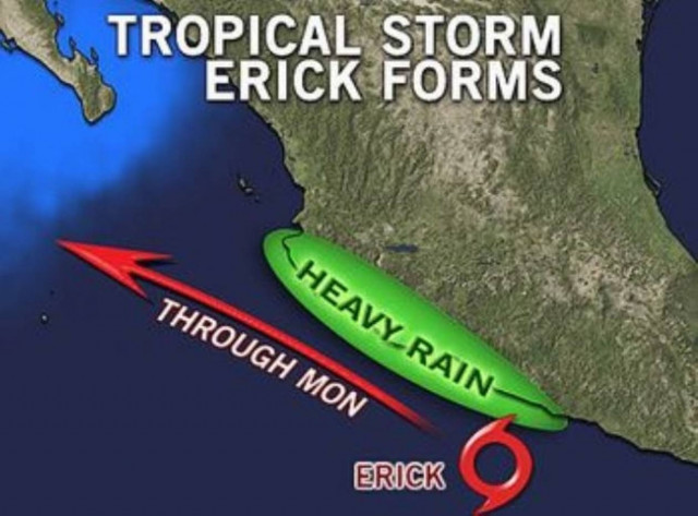 Σε τυφώνα αναβαθμίζεται η τροπική καταιγίδα Έρικ