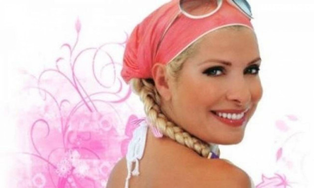 Δείτε τις δύο μεγάλες αδυναμίες της Μενεγάκη να ποζάρουν στον φακό