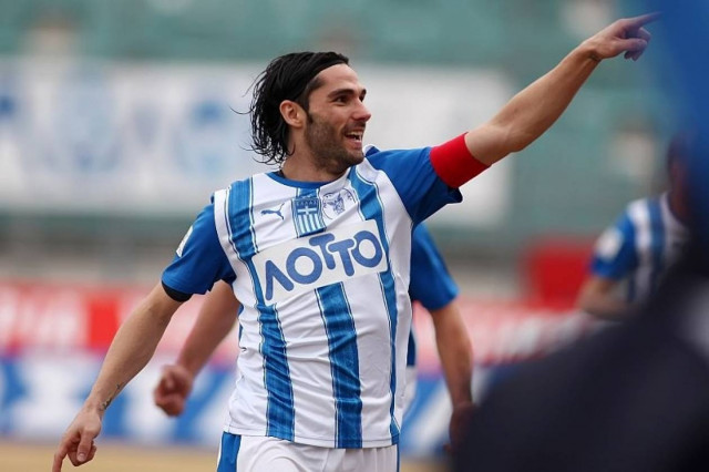 ΣΟΚ: Έκαψαν αμάξι ποδοσφαιριστή στη Λάρισα