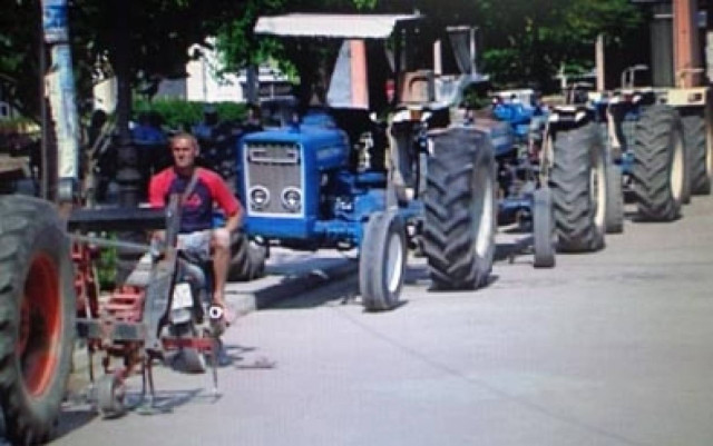 Βοιωτία: Έβγαλαν τα τρακτέρ στους δρόμους οι αγρότες