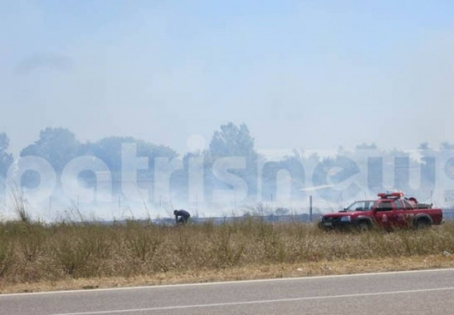 Πύργος: Διπλό πύρινο μέτωπο απειλεί σπίτια