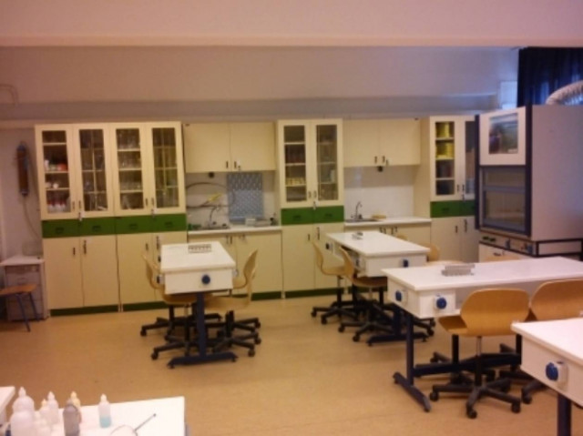 Καταργούνται 2.500 θέσεις καθηγητών λυκείων και 46 ειδικότητες