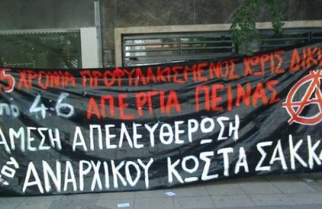 Εισβολή αντεξουστιαστών στην Περιφέρεια Κρήτης για τον Κώστα Σακκά