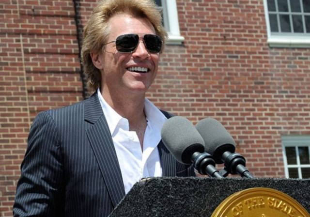 Δωρεά-μαμούθ από τον Τζον Μπον Τζόβι στα θύματα του τυφώνα Σάντι