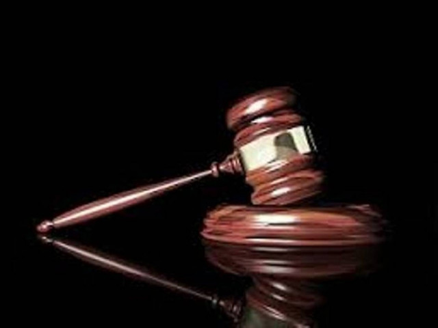 Απίστευτο: Μήνυσε την οικογένειά της γιατί ήθελαν να την...