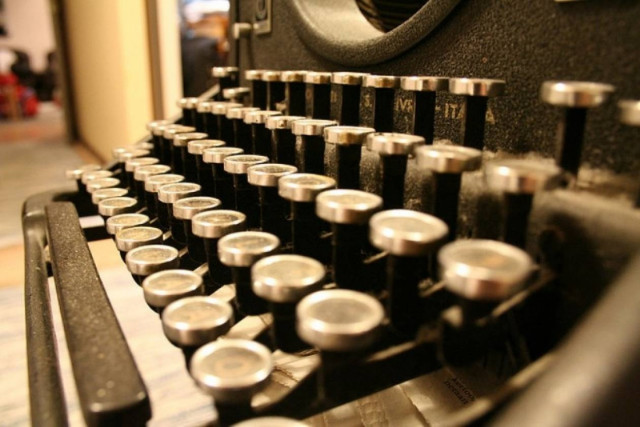 Ρωσία: Επιστροφή στις γραφομηχανές λόγω των παρακολουθήσεων