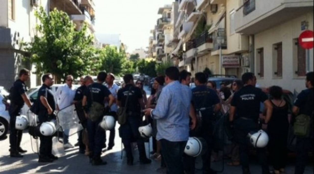 «Φυγάδευσαν» τον Βενιζέλο λόγω συγκεντρωμένων εκπαιδευτικών