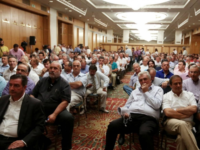 Χάος στη συνεδρίαση της ΚΕΔΕ-Παραιτούνται ο ένας μετά τον άλλον