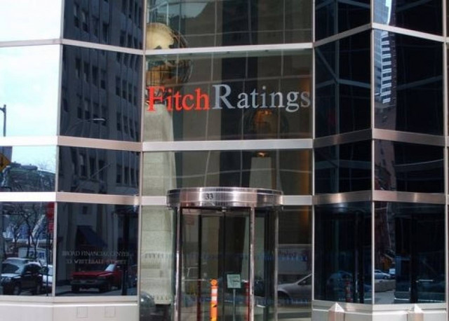 Ο οίκος Fitch υποβάθμισε την Γαλλία σε «ΑΑ+» από το «ΑΑΑ»