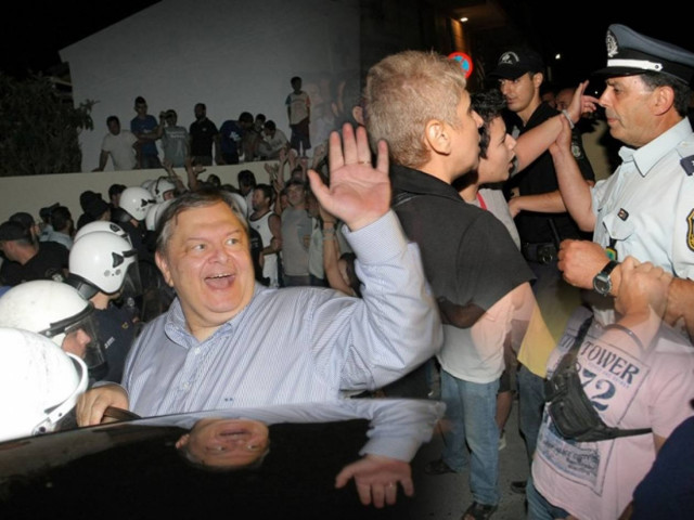 Εν μέσω έντονων αποδοκιμασιών στην Κρήτη ο Βενιζέλος