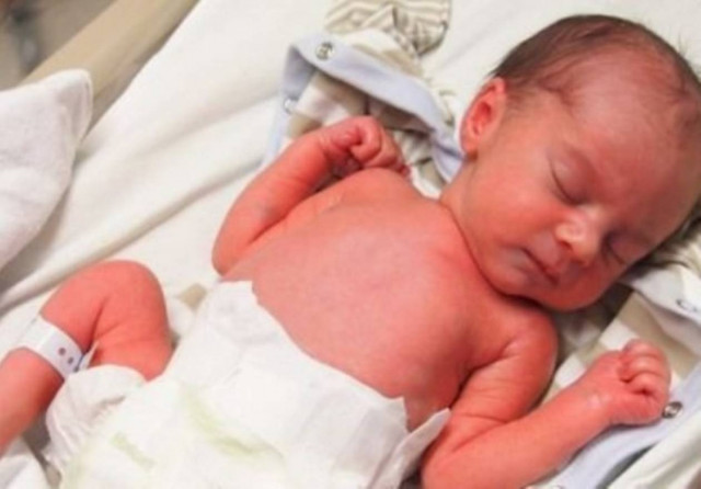 Έμβρυο έπαθε εγκεφαλικό μέσα στη μήτρα